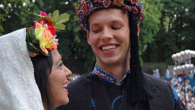 Przymiarka strojów - Bensu i Krzysztof